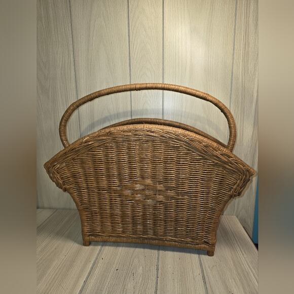 Vtg Brown Wicker Rattan Basket Magazine Rack Boho Retro Cottagecore Farmhouse - Picture 4 of 8